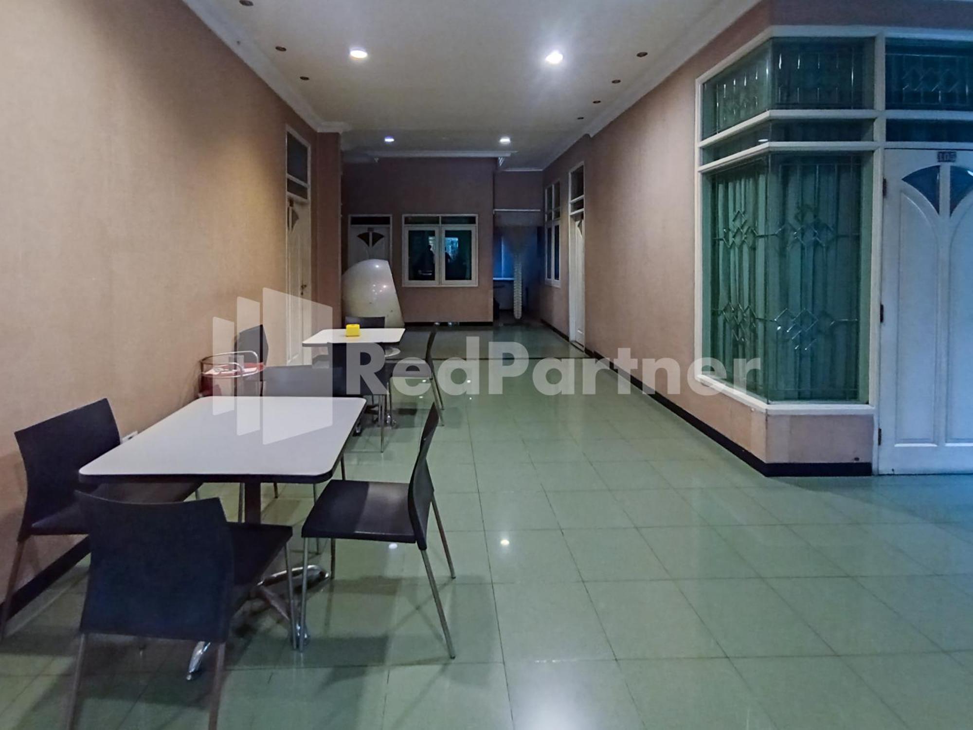 Nillo Hotel Kebumen Mitra Reddoorz Exteriör bild